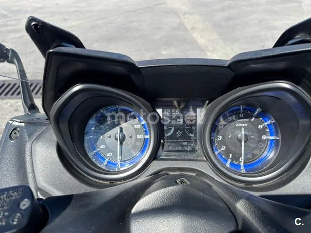 Yamaha TMAX – Vista 4