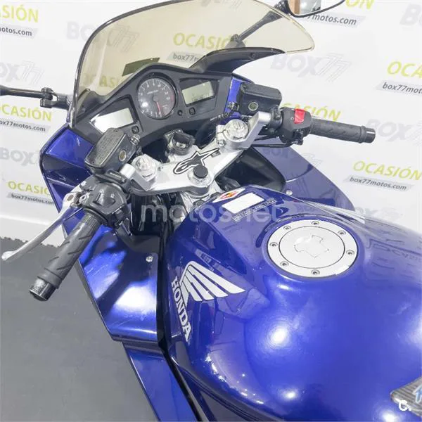 Honda VFR 800 – Vista 27