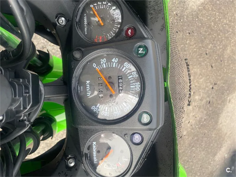 Kawasaki Ninja 250 R – Vista 3