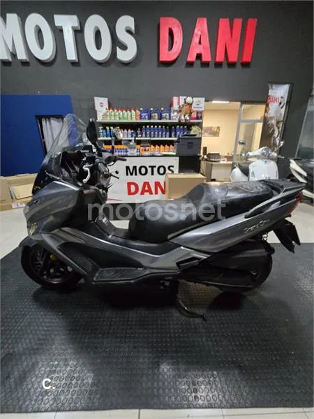Kymco Grand Dink 300 – Vista 3