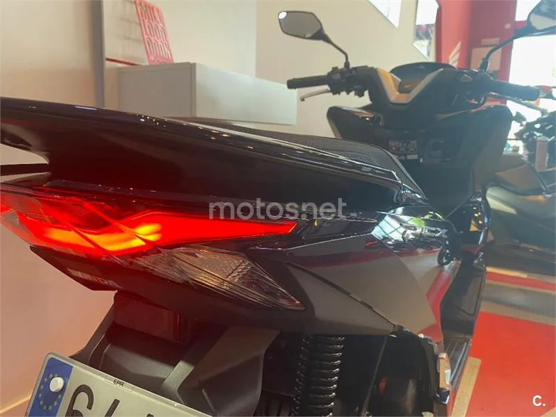 Honda PCX 125 – Vista 7