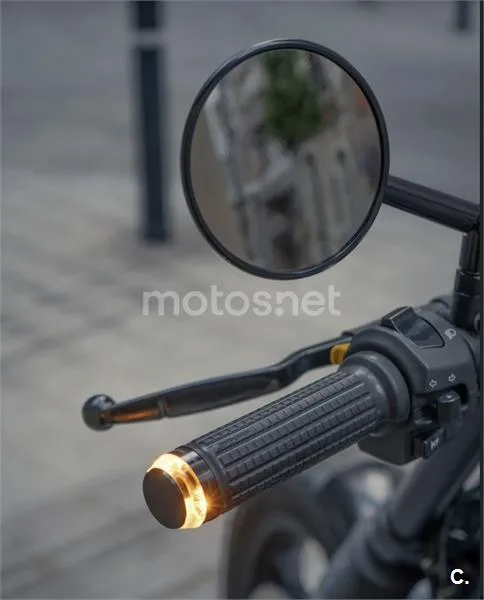 Moto Guzzi V7 II – Vista 4