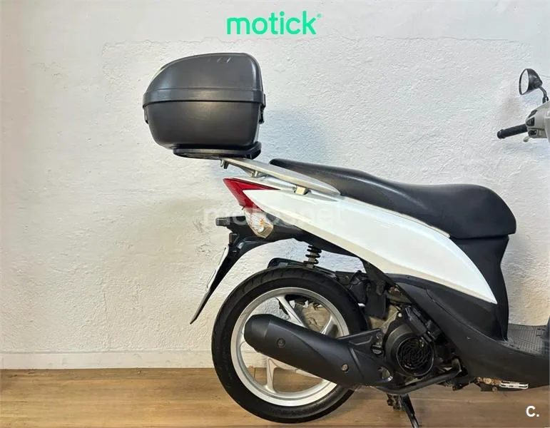 Honda Vision 110 – Vista 3