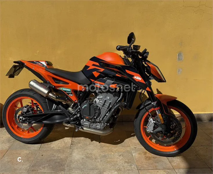 KTM 890 – Vista 2