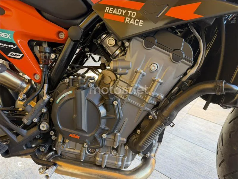KTM 890 – Vista 9