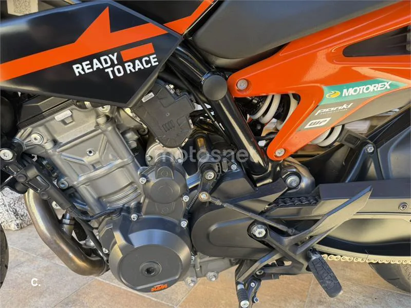 KTM 890 – Vista 10
