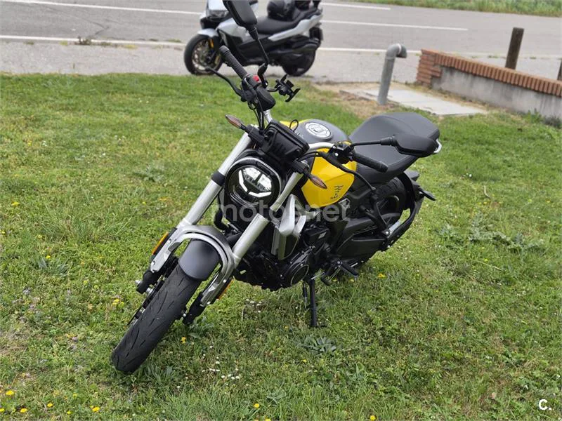 Voge 350 AC 3800 € 2025 Girona - 1