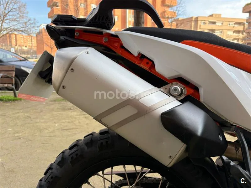KTM 890 – Vista 13