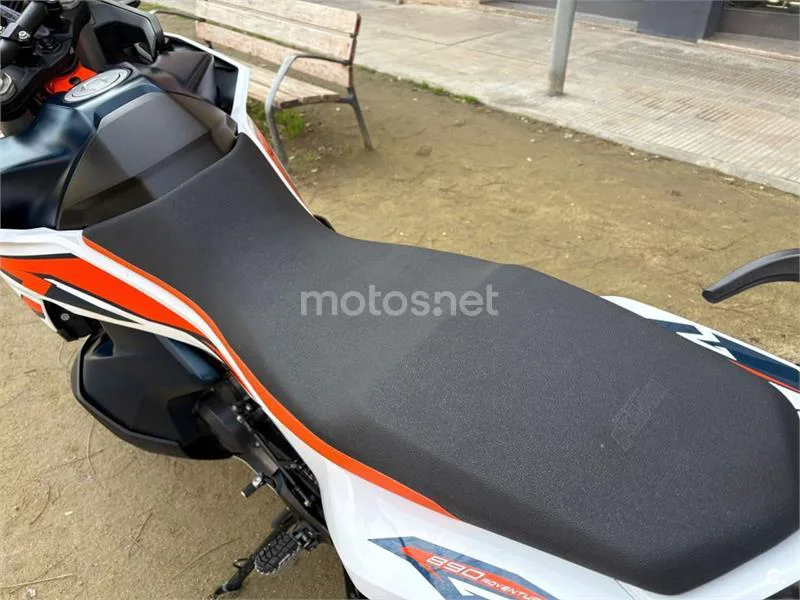 KTM 890 – Vista 18