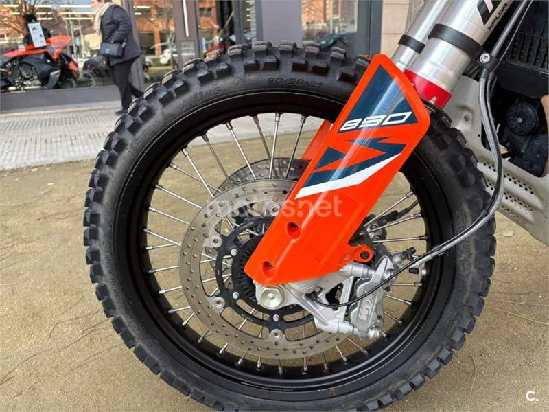 KTM 890 – Vista 4