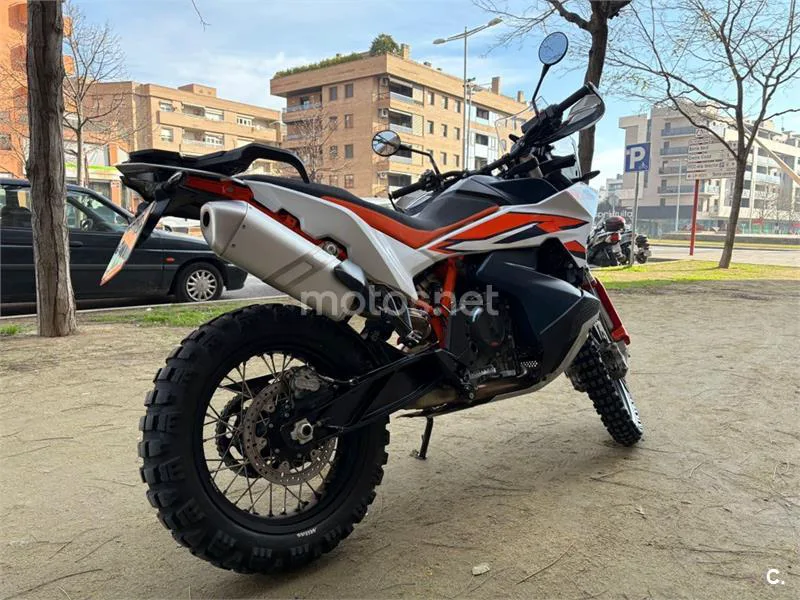 KTM 890 – Vista 10
