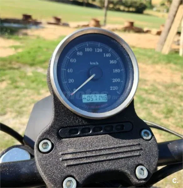 Harley-Davidson Sportster 883 Iron Dark Custom – Vista 6