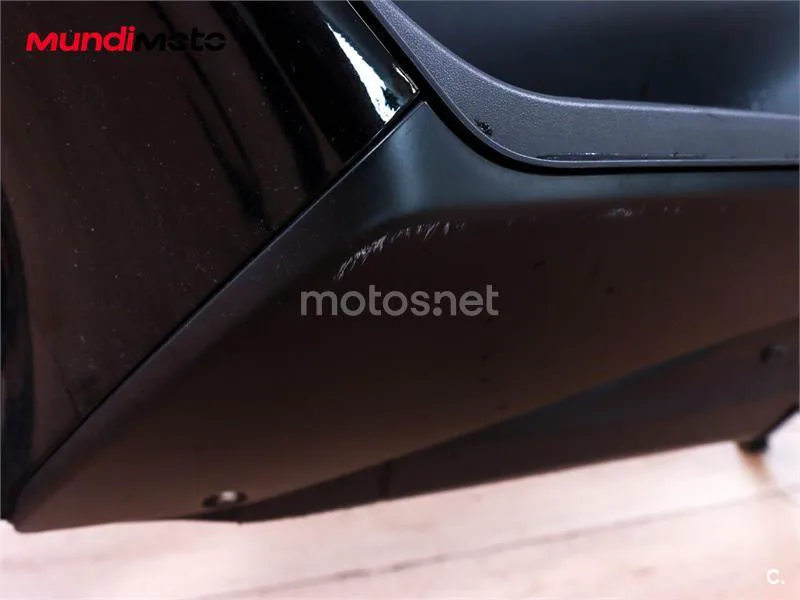 Yamaha TMAX 560 – Vista 16