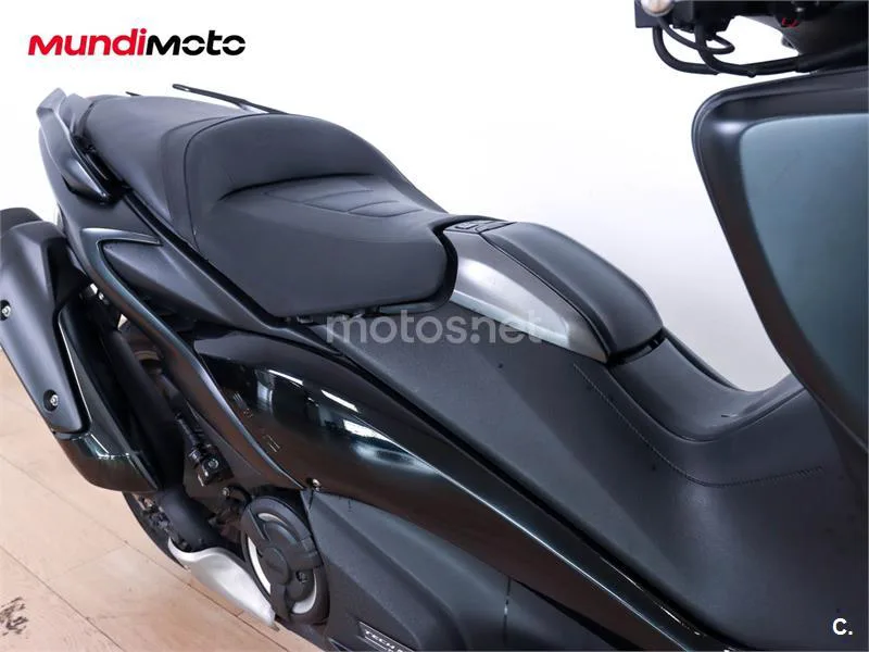 Yamaha TMAX 560 – Vista 21