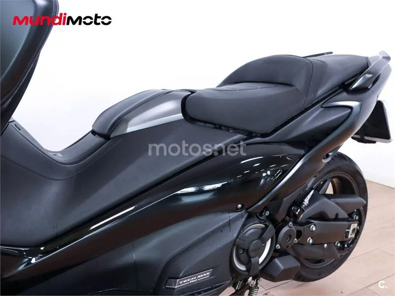 Yamaha TMAX 560 – Vista 10