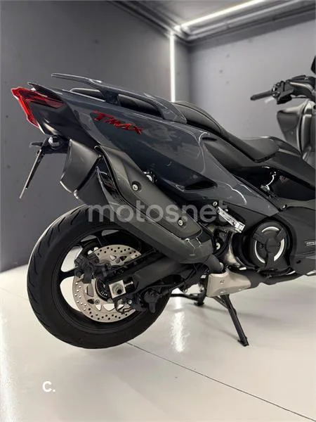Yamaha TMAX 560 TECH MAX – Vista 2