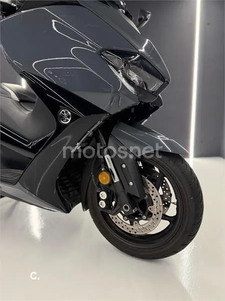 Yamaha TMAX 560 TECH MAX – Vista 4