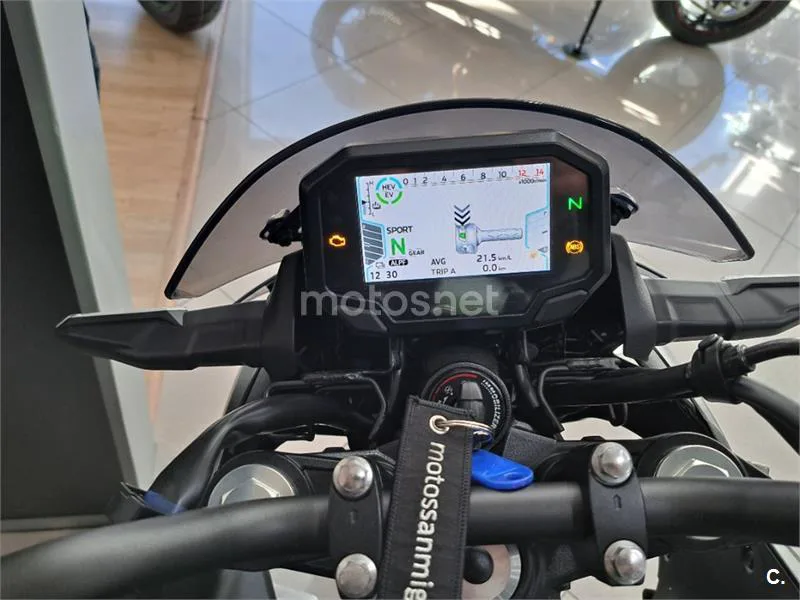 Kawasaki Z 7 Hybrid – Vista 8