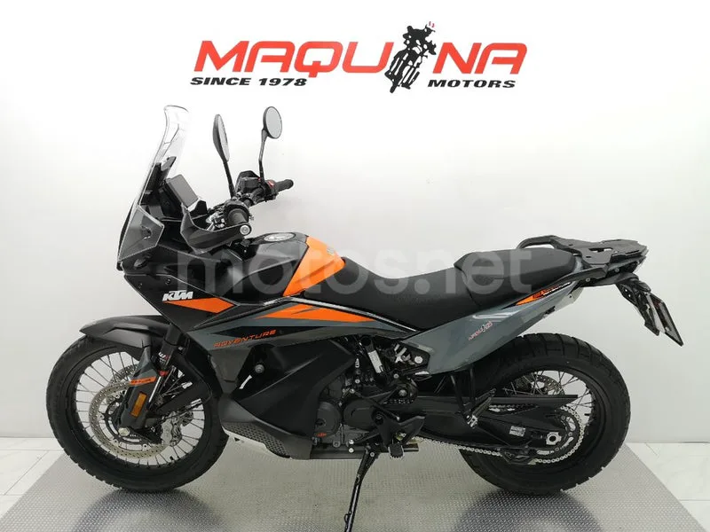 KTM 890 – Vista 13
