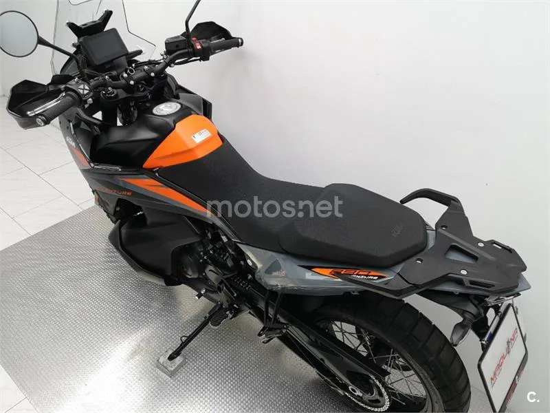 KTM 890 – Vista 16