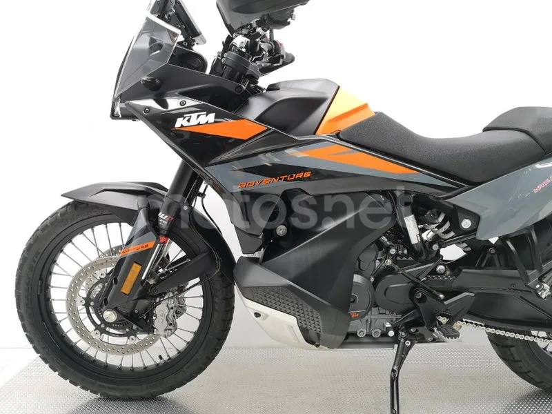 KTM 890 – Vista 18