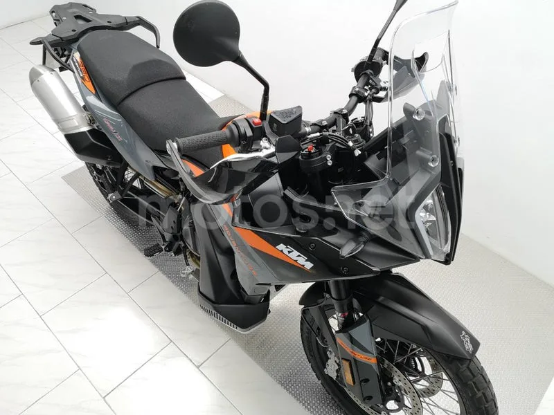 KTM 890 – Vista 3