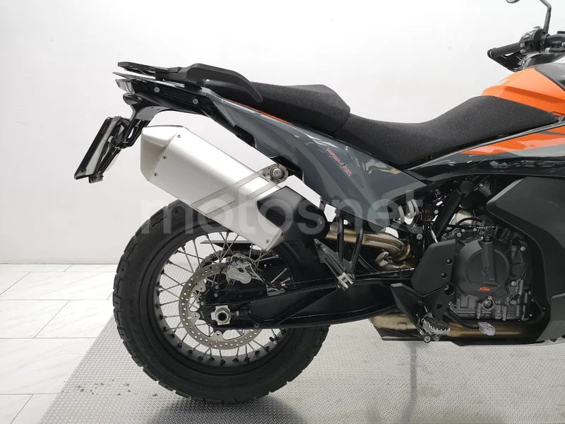 KTM 890 – Vista 5