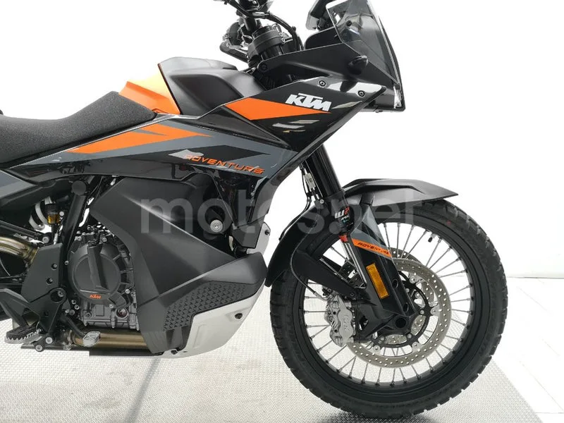 KTM 890 – Vista 6