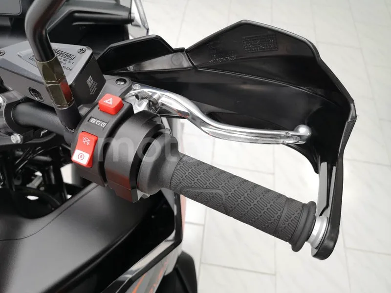 KTM 890 – Vista 8