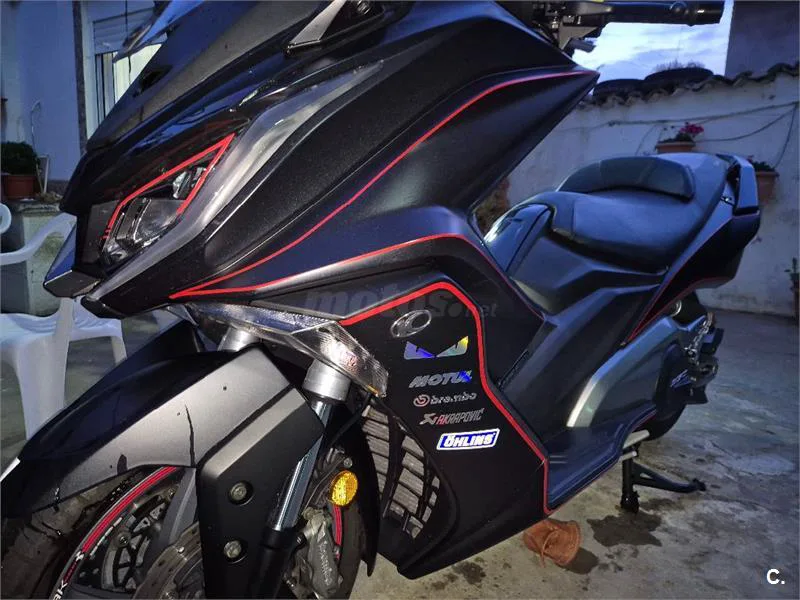 Kymco AK 550 – Vista 2