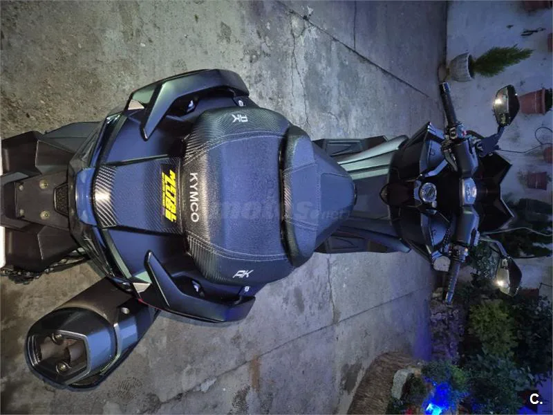 Kymco AK 550 – Vista 4