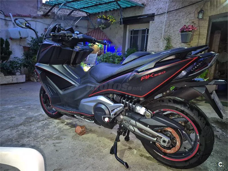 Kymco AK 550 – Vista 6