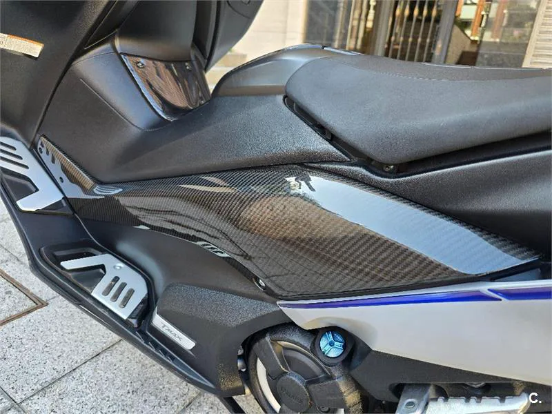 Yamaha TMAX 560 ABS – Vista 9