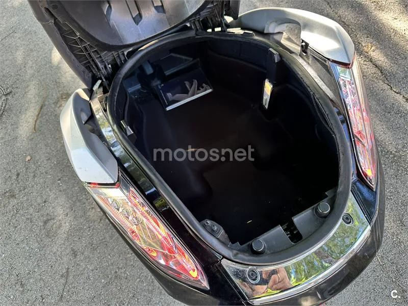 Peugeot SATELIS 125i executive – Vista 9