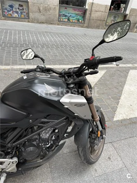 Honda CB 125 R – Vista 4