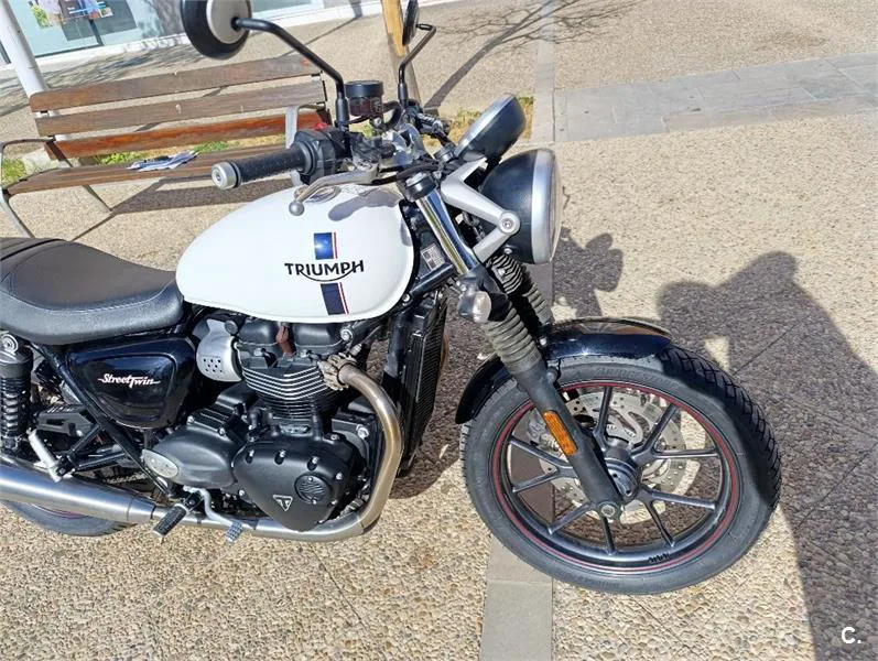 Triumph Street Twin – Vista 4