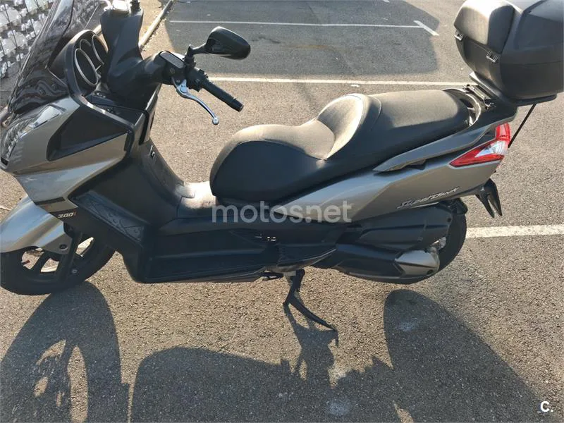 Kymco Super Dink 300i – Vista 6