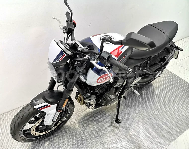 Triumph Trident 660 – Vista 16