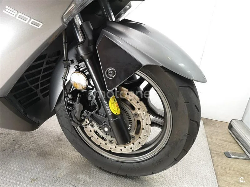 Kymco Grand Dink 300 – Vista 11