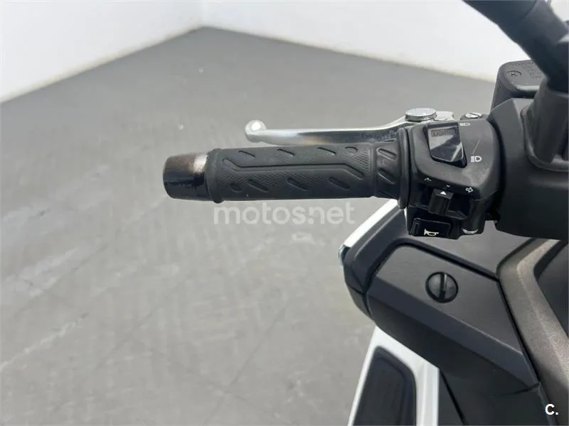 Kymco Grand Dink 300 – Vista 12