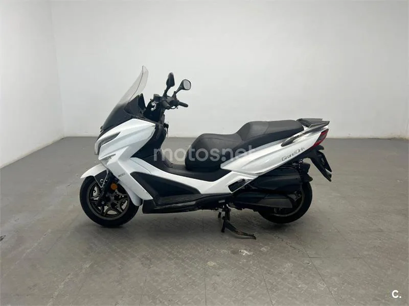 Kymco Grand Dink 300 – Vista 5