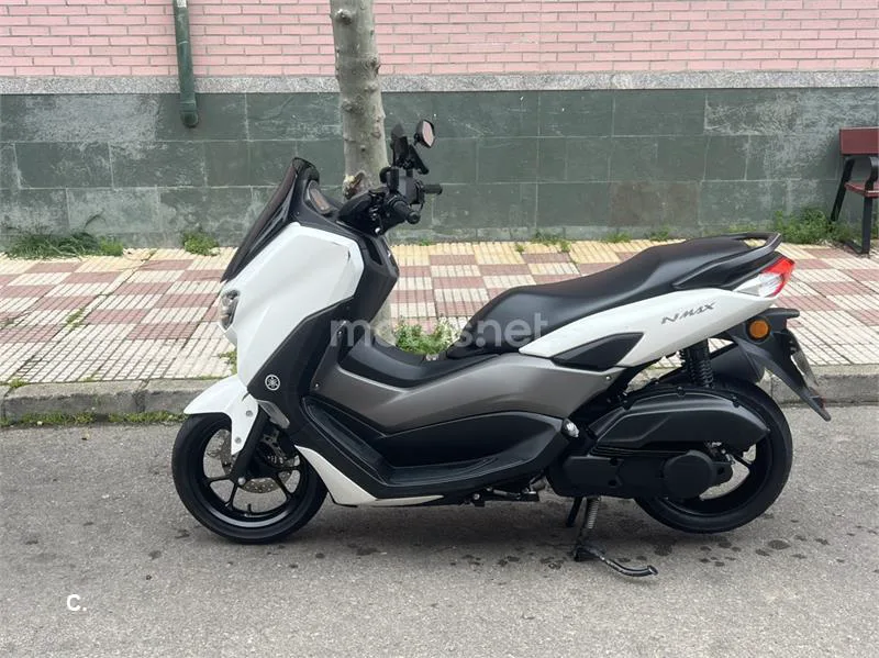 Yamaha NMAX – Vista 4