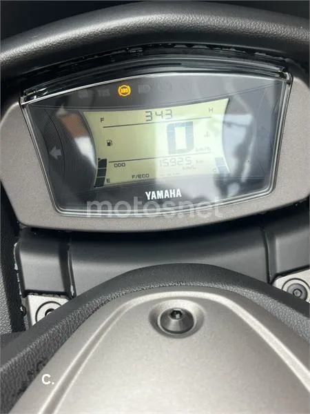 Yamaha NMAX – Vista 9