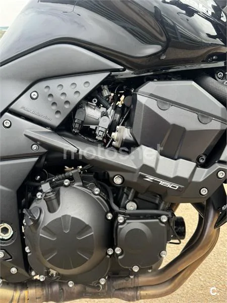 Kawasaki Z 750 – Vista 5