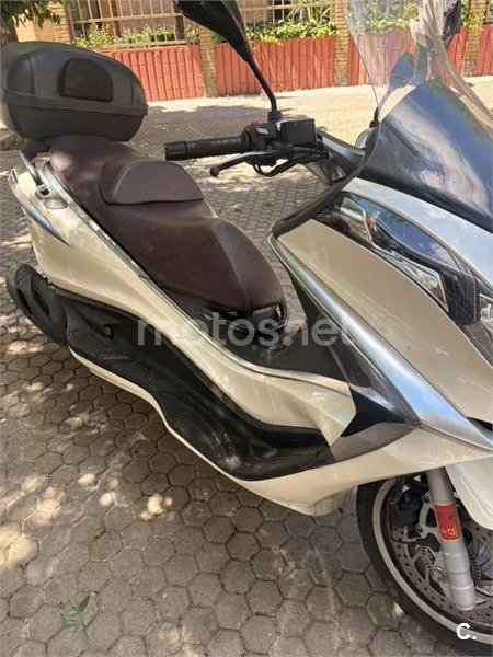 Piaggio X10 350 – Vista 4