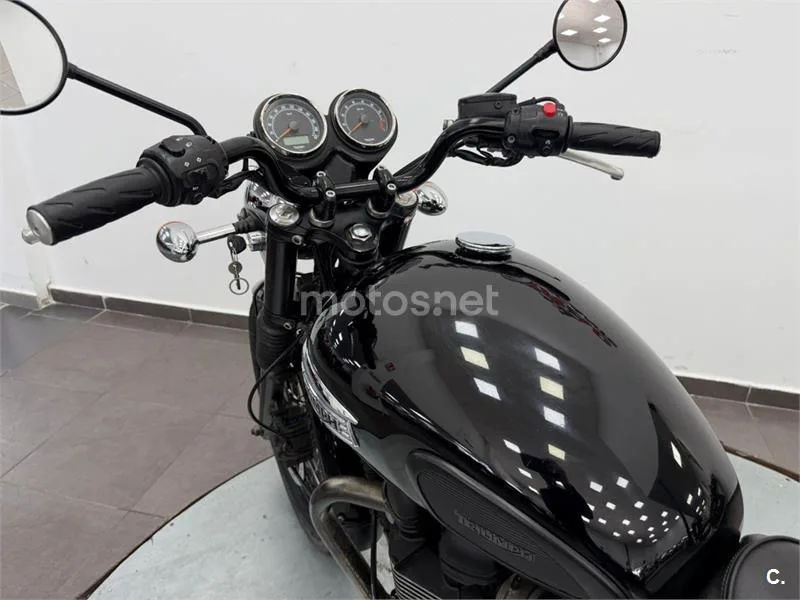 Triumph Bonneville T100 – Vista 11