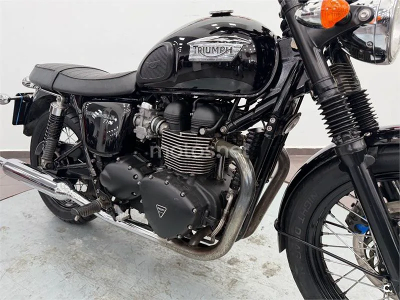 Triumph Bonneville T100 – Vista 13