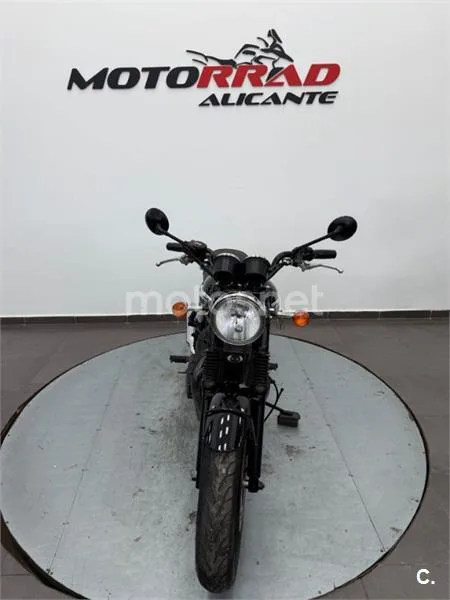 Triumph Bonneville T100 – Vista 17