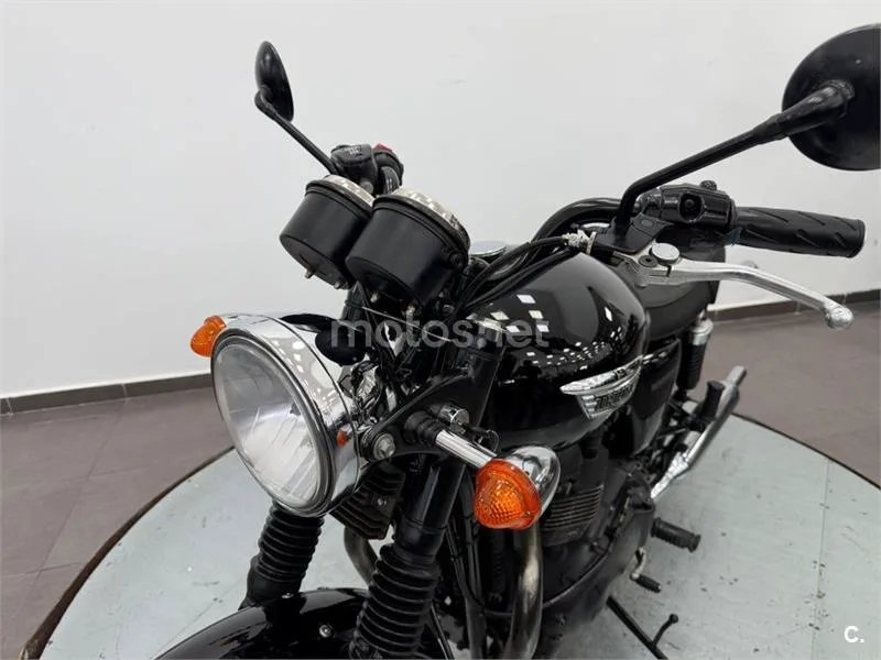 Triumph Bonneville T100 – Vista 19