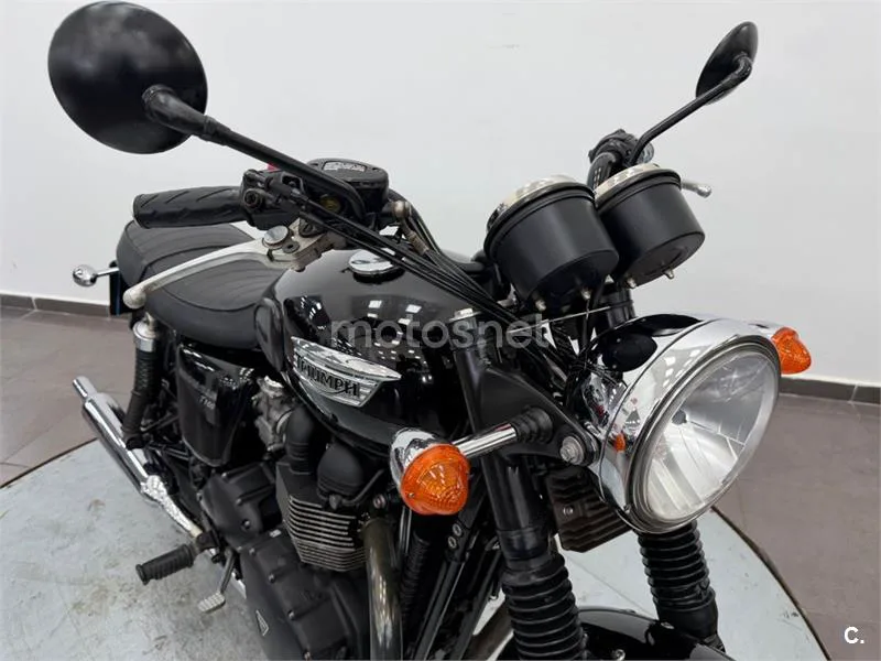 Triumph Bonneville T100 – Vista 21